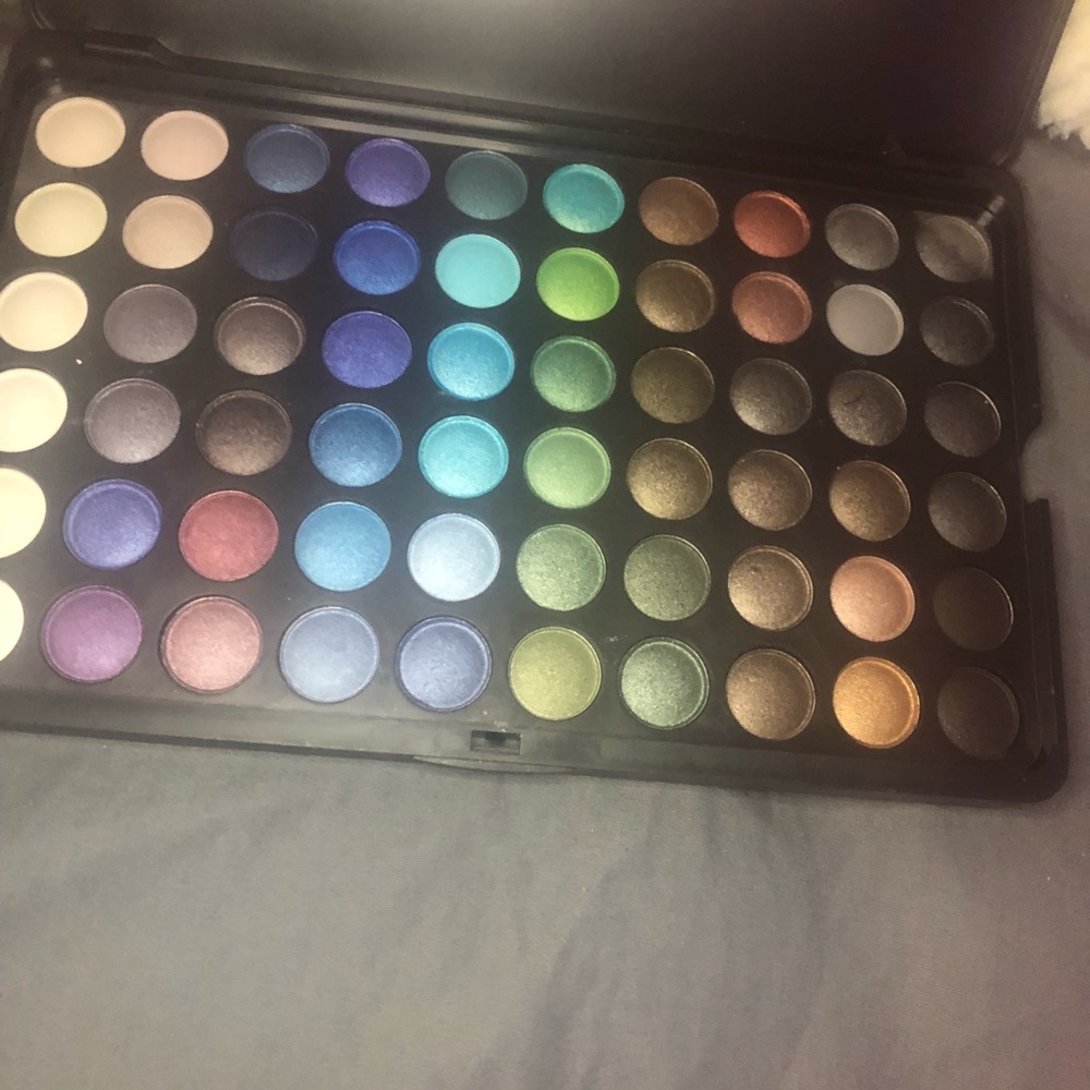 Great pallet for everyday or a night out. - Picture 3 of 3
